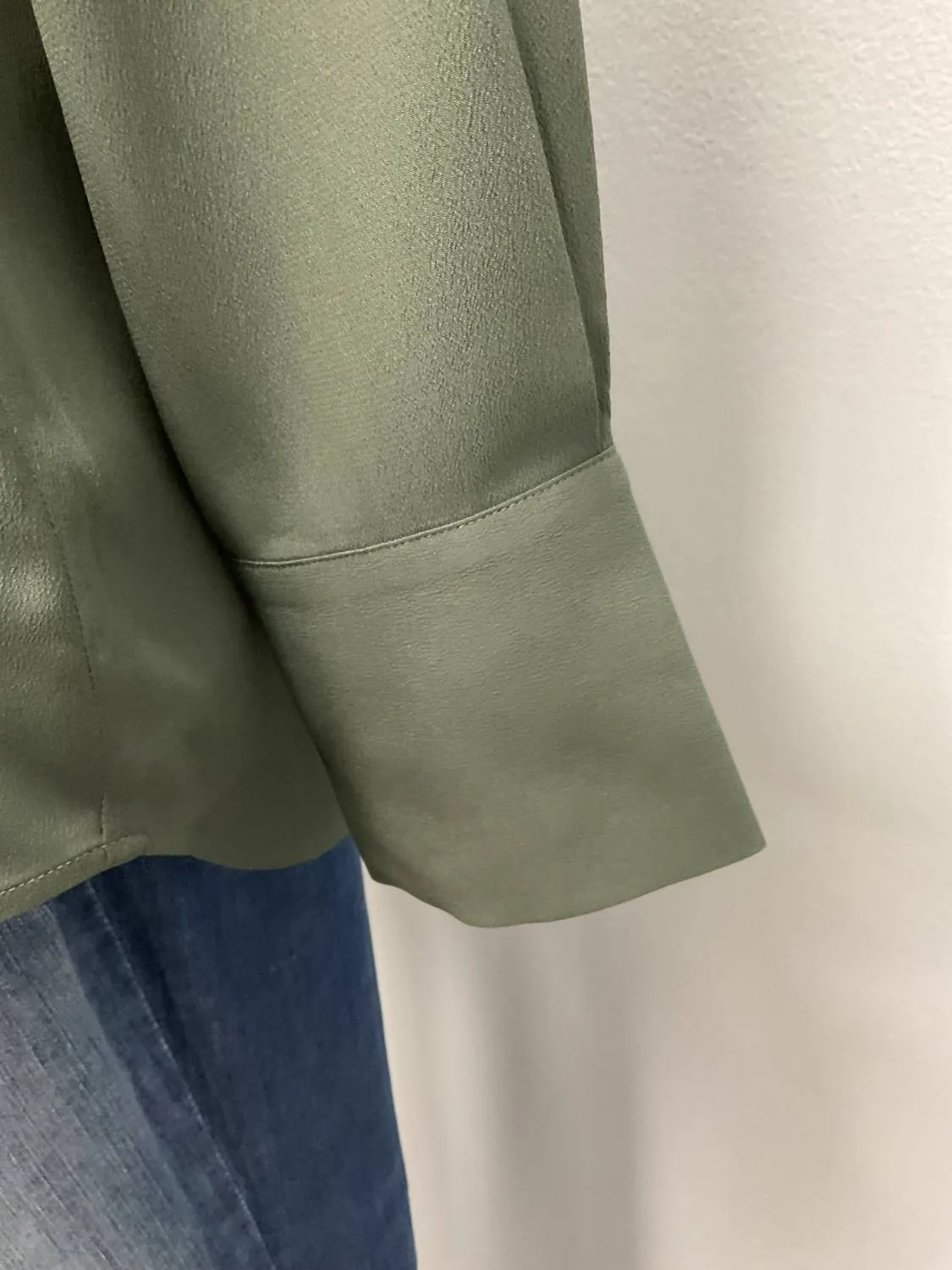 0039 Italy - OLIVE SILK/VISCOSE BLOUSE