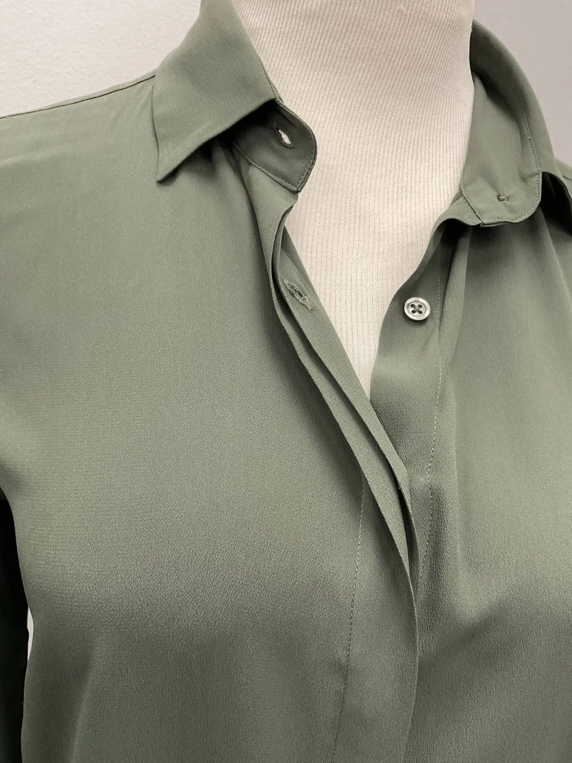 0039 Italy - OLIVE SILK/VISCOSE BLOUSE