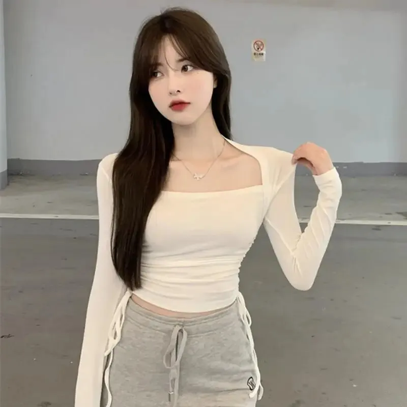 Trendiges Y2K-Crop-Top in Beige mit langen Ärmeln